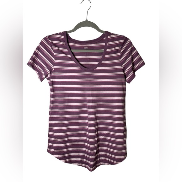a.n.a Women’s Striped Short Sleeve V-Neck T-Shirt Purple Pink White Size Small - Picture 1 of 5